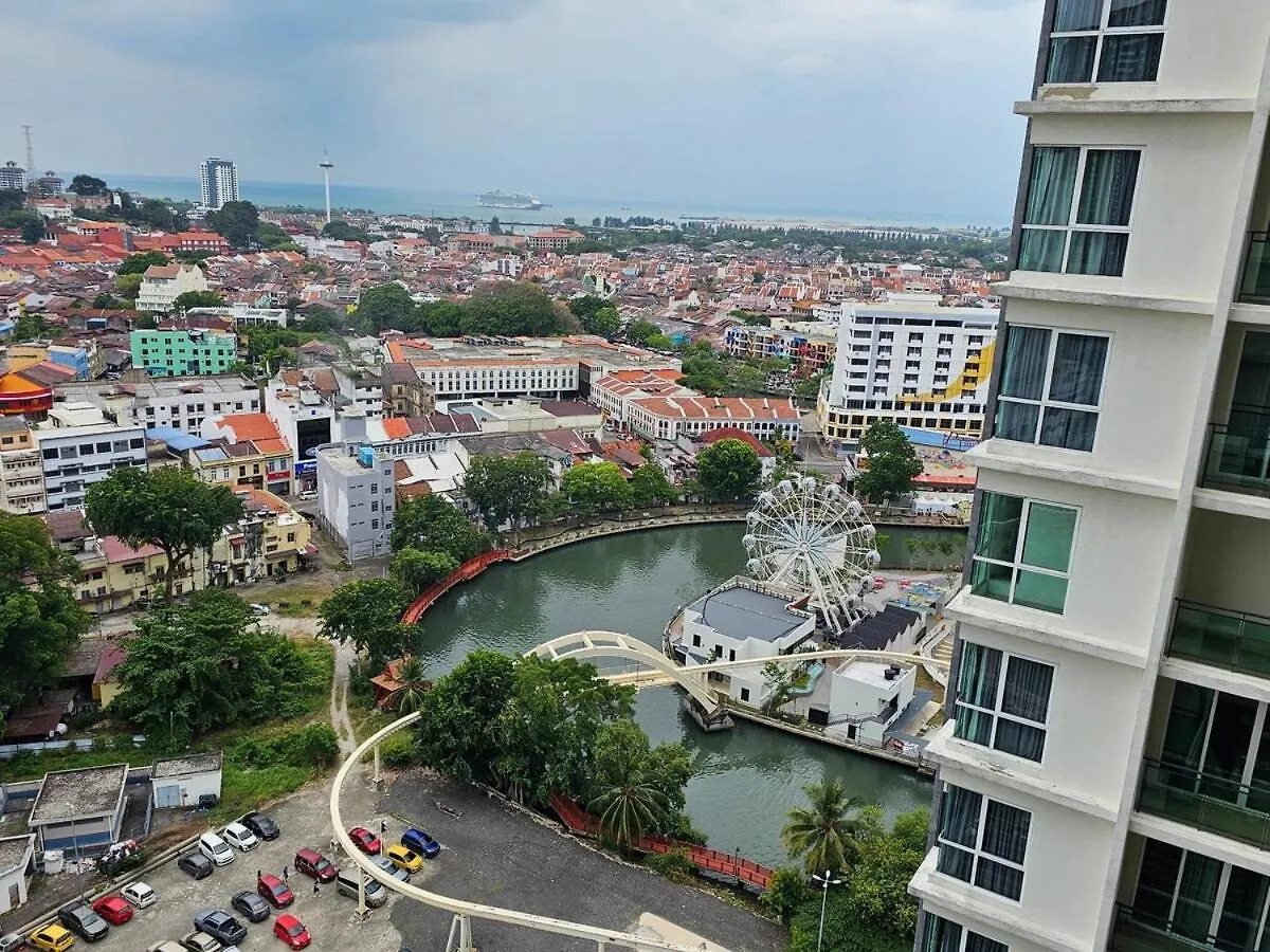 아파트 Modern Family Suites 3 Bedroom 말라카